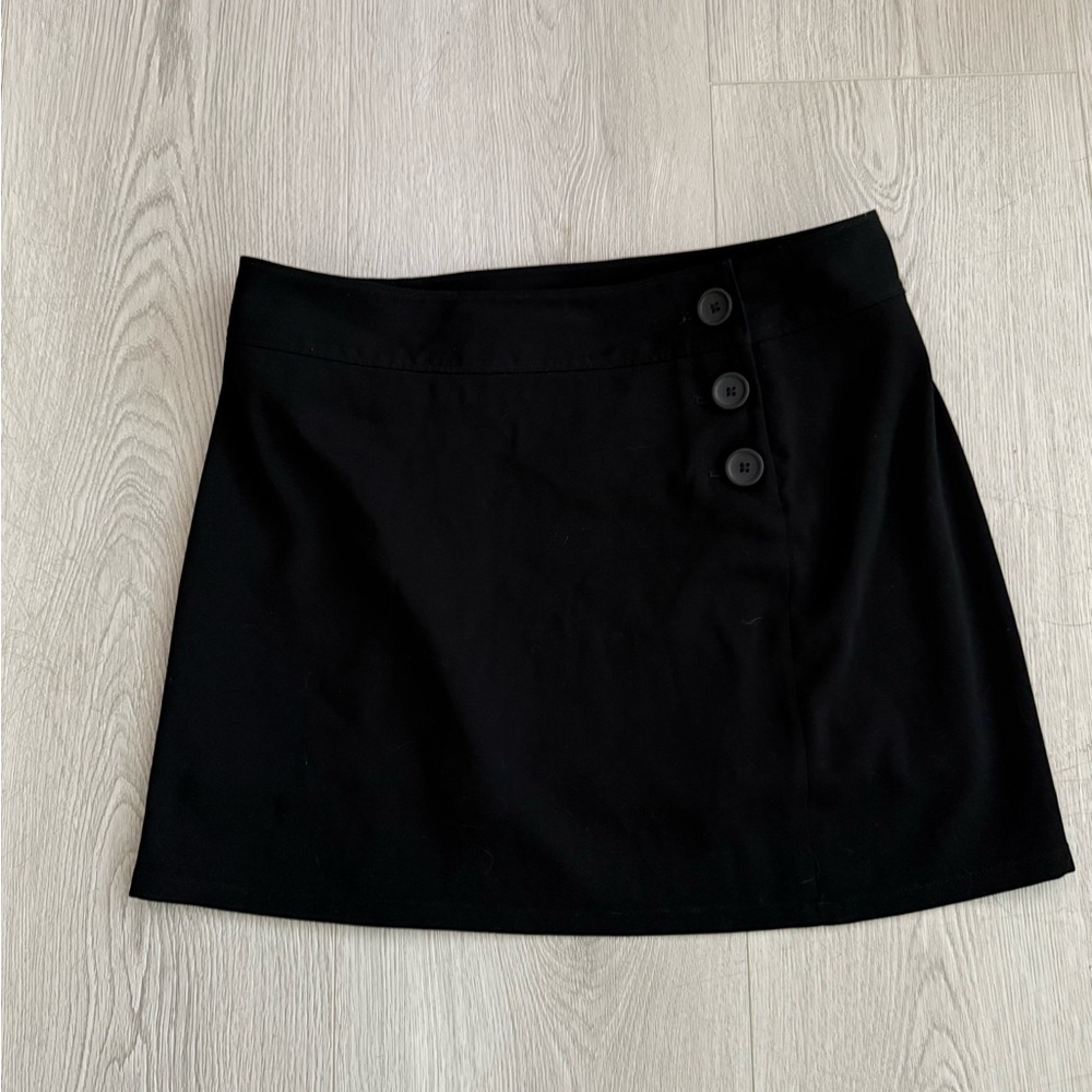 Banana Republic Black stretch Mini Skirt with Buttons size 6